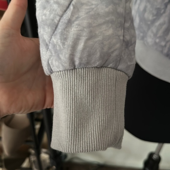 Baeverly gray/blue and white tie-dye puffer jacket size small - Picture 4 of 7